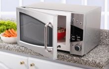 Диетолог назвала 8 продуктов, которые нельзя разогревать в микроволновке