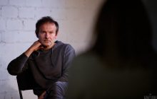 "В саме серце": Вакарчук розчулив новою піснею про початок війни в Україні (відео)