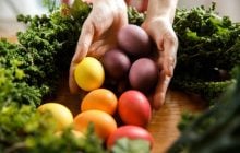 Великодні яйця без цибулиння: 5 дешевих натуральних барвників, які є у всіх