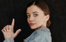 Девушку из рекламы мобильной связи про "сердечка" избили в подъезде в центре Киева (видео)