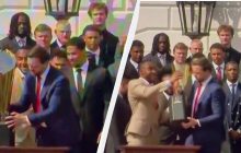 Вэнс сломал кубок во время награждения команды по американскому футболу (видео)