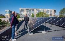 Мэр Каменского Белоусов показал, как в детсадах устанавливают солнечные электростанции