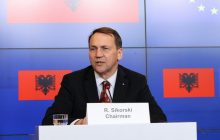 "Вам что, мало земли?": Сикорский высказался о намерениях РФ забрать украинские территории