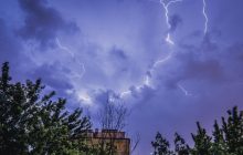 Сьогодні в Україну увірветься похолодання, частину країни накриють зливи з грозами (карта)