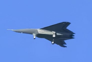 Таємна пташка Китаю: в мережу злили найкращі на сьогодні фото винищувача J-50