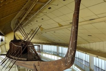 Фараона поховали з двома величезними сонячними човнами: науковці досі ламають голови щодо їх призначення