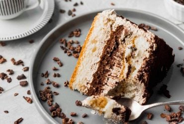 Нежный кофейный торт без лишних хлопот: готовится проще, чем кажется