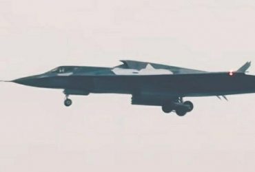 В сети показали, как китайский J-36 сбивает цели лазерным оружием (видео)