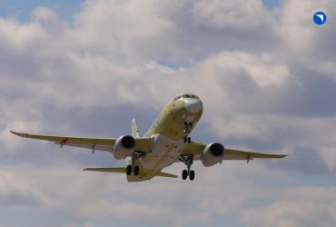 Россия подняла в небо полностью импортозамещенный Superjet 100 (фото)
