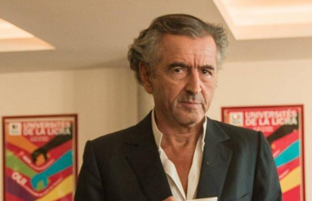 "Настоящий друг Украины": Сырский вручил режиссеру Бернару-Анри Леви военную награду