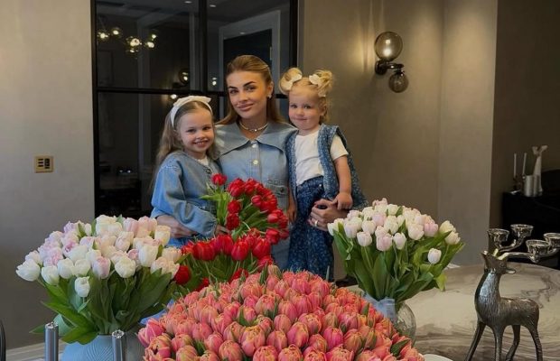 Влада Зінченко показала ревнощі молодшої доньки до старшої (відео)