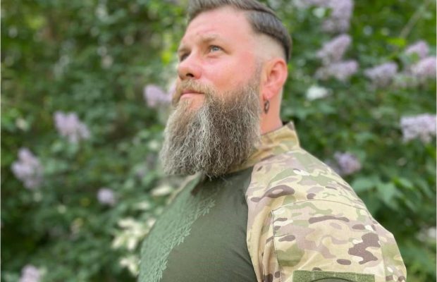 Відомий актор-воїн висловився про російську мову під час війни в Україні: "Сильно тригерить"