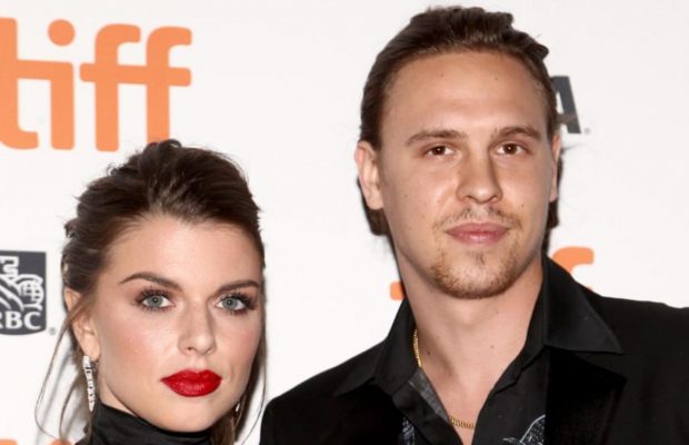 Джулія Фокс рознесла колишнього з РФ через таємні хрестини сина і назвала його невдахою