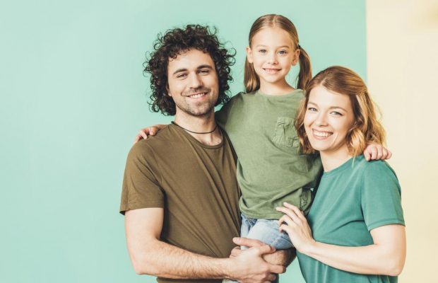 Когда День дочери в Украине: лучшие поздравления и красивые открытки для самых родных