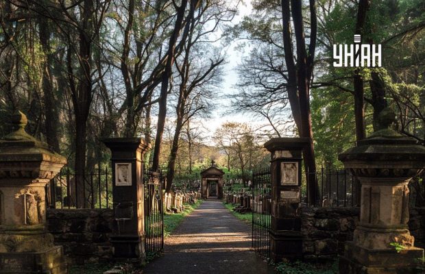 Чому не можна заходити на цвинтар через ворота: що важливо сказати, заходячи і йдучи