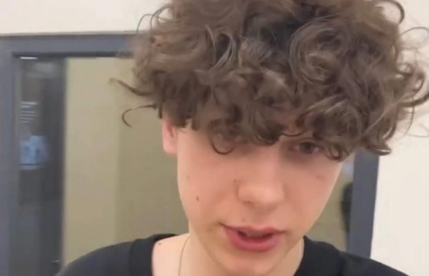 Українського репера затримали в аеропорту та погрожують віддати РФ: реакція МЗС