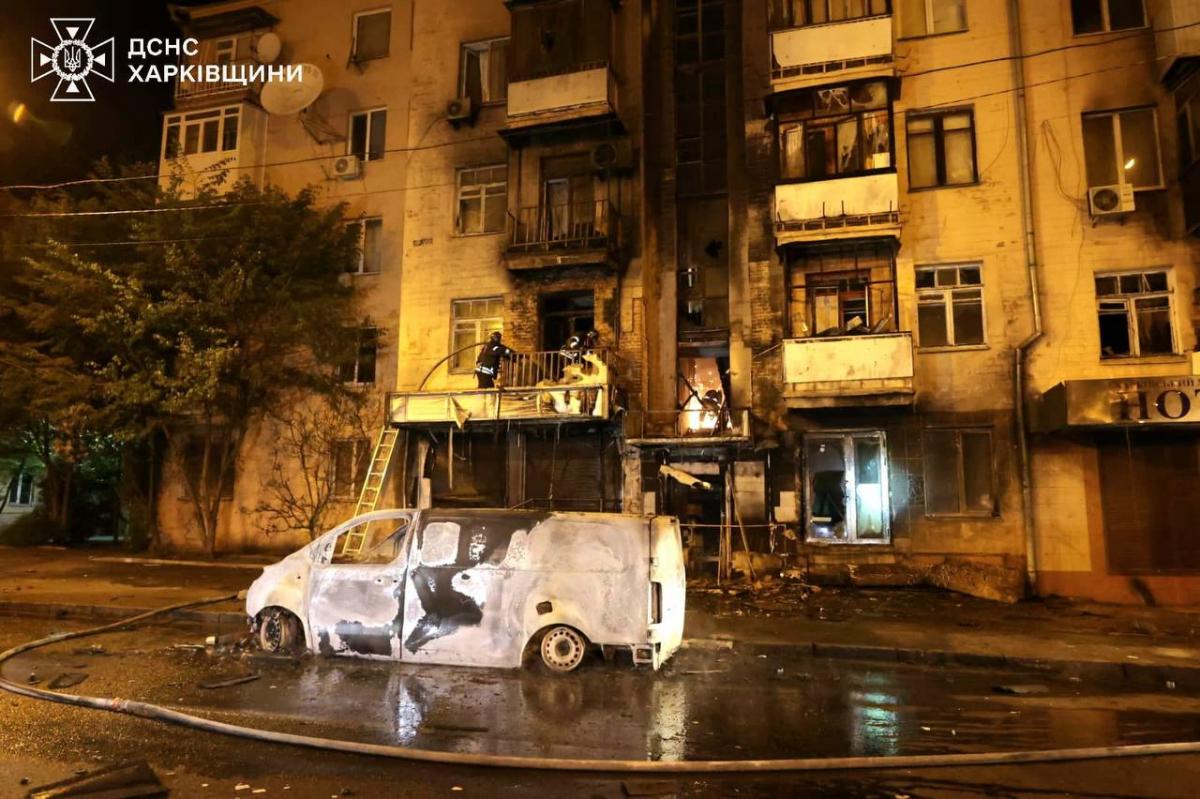 Попадания вражеских БПЛА произошли в нескольких районах Харькова / фото ГСЧС Попадания вражеских БПЛА произошли в нескольких районах Харькова / фото ГСЧС