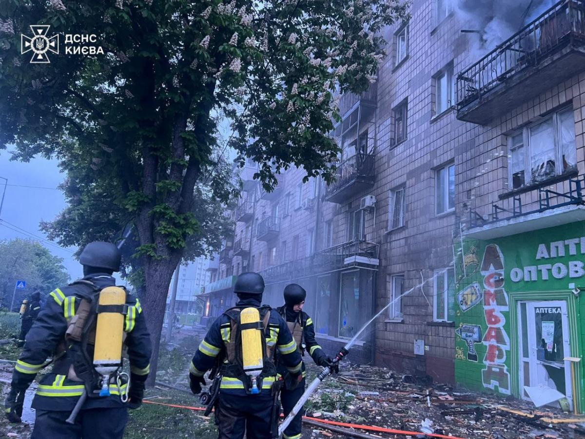 Известны детали атаки на Киев, которая унесла жизни двух человек / фото ГСЧС Известны детали атаки на Киев, которая унесла жизни двух человек / фото ГСЧС