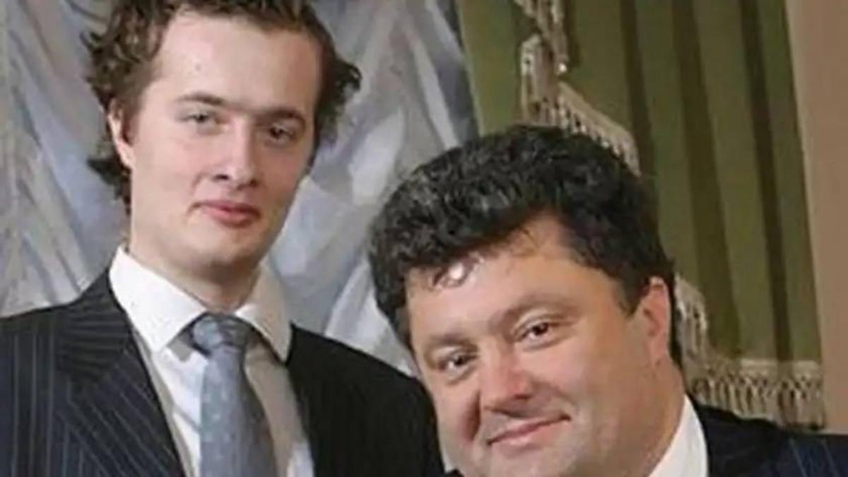 Син Порошенка ухиляється не лише від служби в ЗСУ, а й від сплати військового збору та інших податків на 770 млн, – ЗМІ Син Порошенка ухиляється не лише від служби в ЗСУ, а й від сплати військового збору та інших податків на 770 млн, – ЗМІ