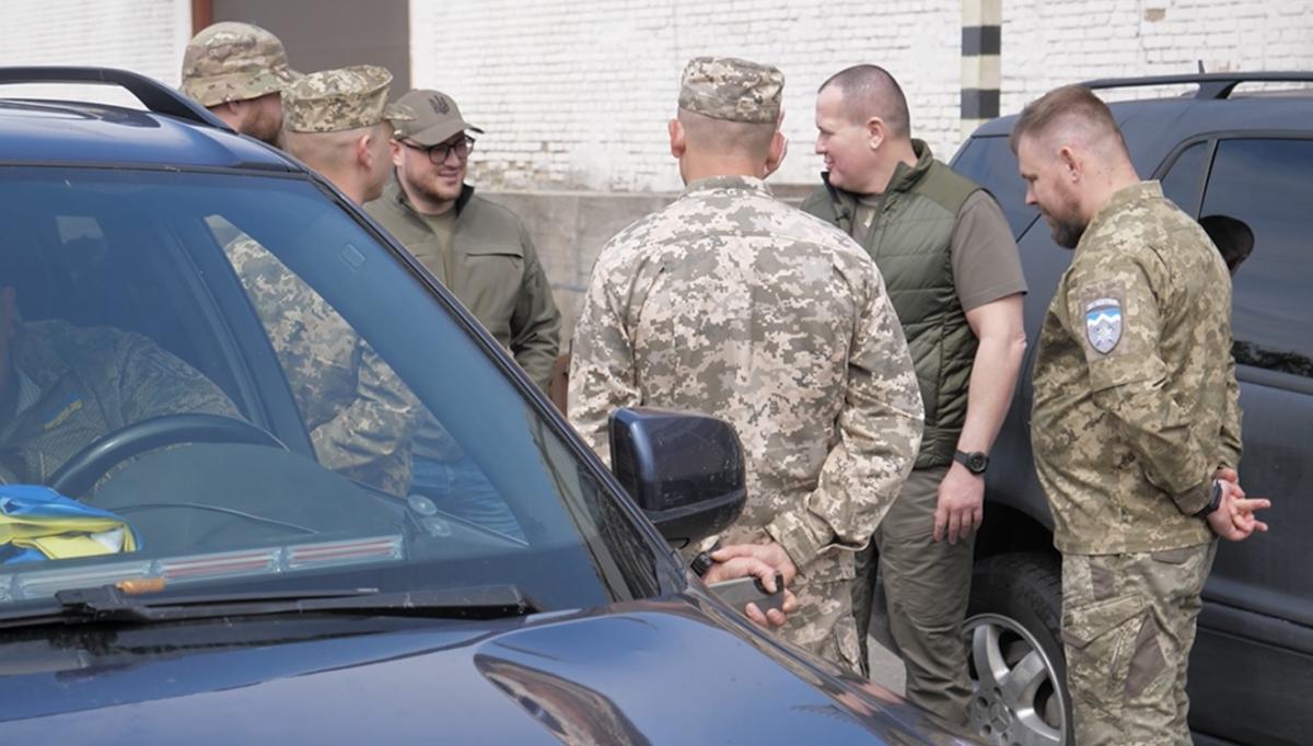'Украинская команда' передала большую партию дронов-камикадзе бойцам 10 бригады ВСУ, - Артур Палатный 'Украинская команда' передала большую партию дронов-камикадзе бойцам 10 бригады ВСУ, - Артур Палатный