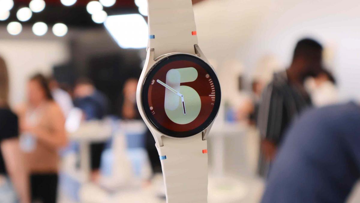 Новые Galaxy Watch распрощаются с классическим дизайном в пользу "квадрата" / фото TechRadar Новые Galaxy Watch распрощаются с классическим дизайном в пользу "квадрата" / фото TechRadar