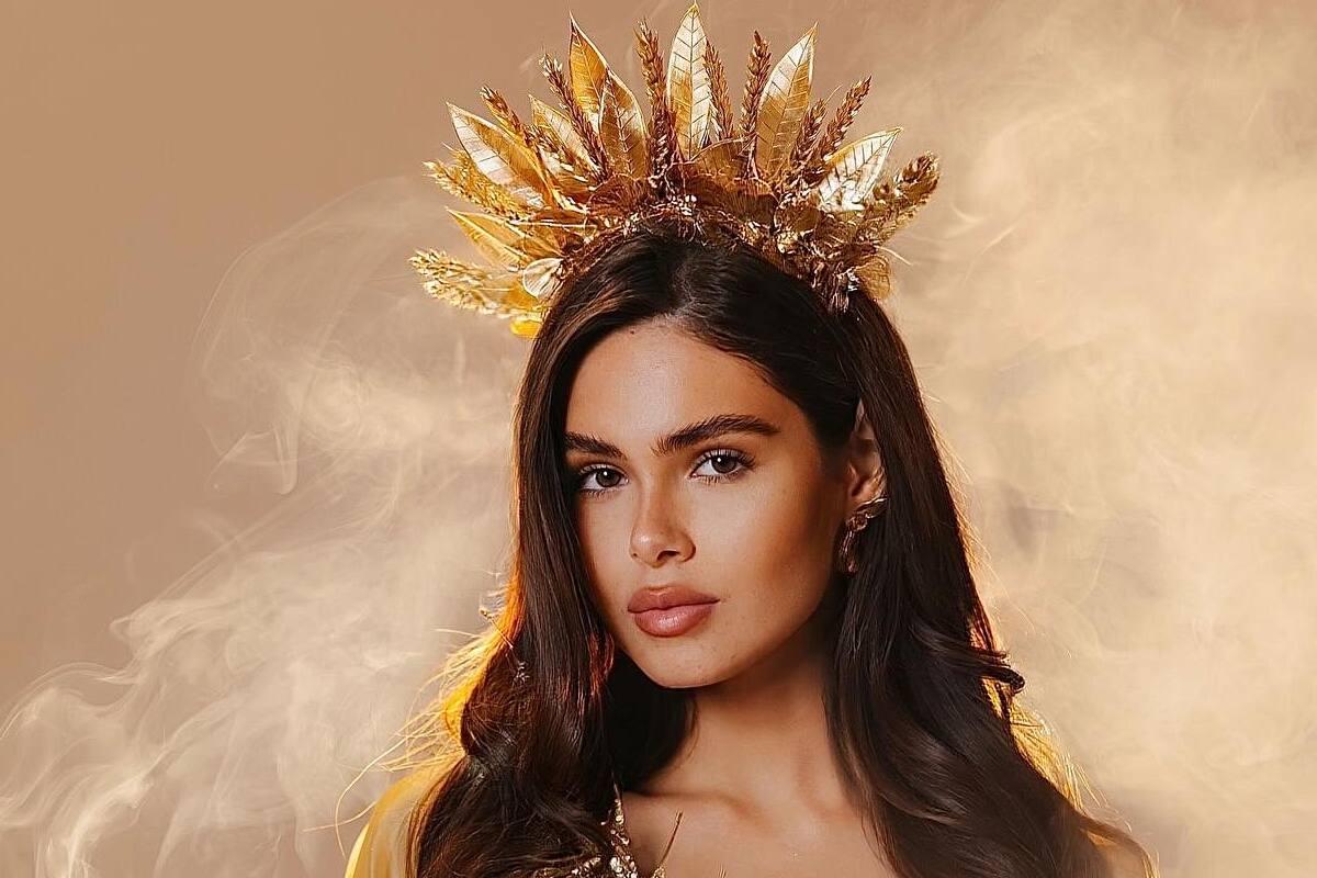 'Miss Ukraine' showed a luxurious symbolic outfit on 'Miss World' 'Miss Ukraine' showed a luxurious symbolic outfit on 'Miss World'