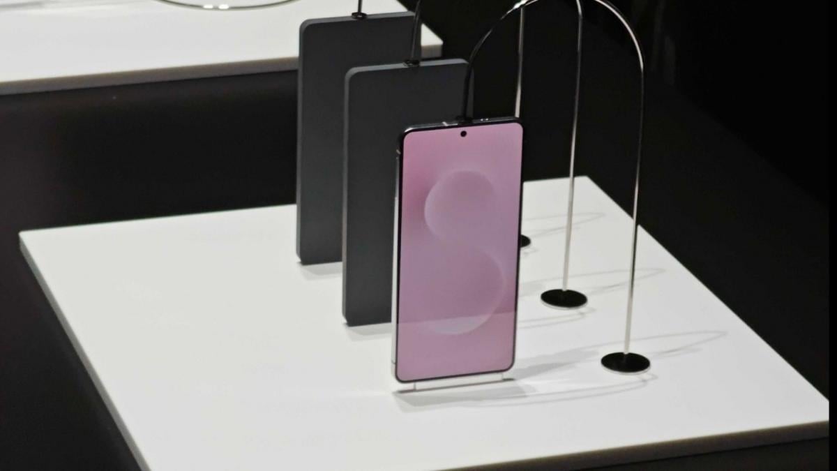 Известны полные характеристики и дизайн Galaxy S25 Edge / фото Samsung Известны полные характеристики и дизайн Galaxy S25 Edge / фото Samsung