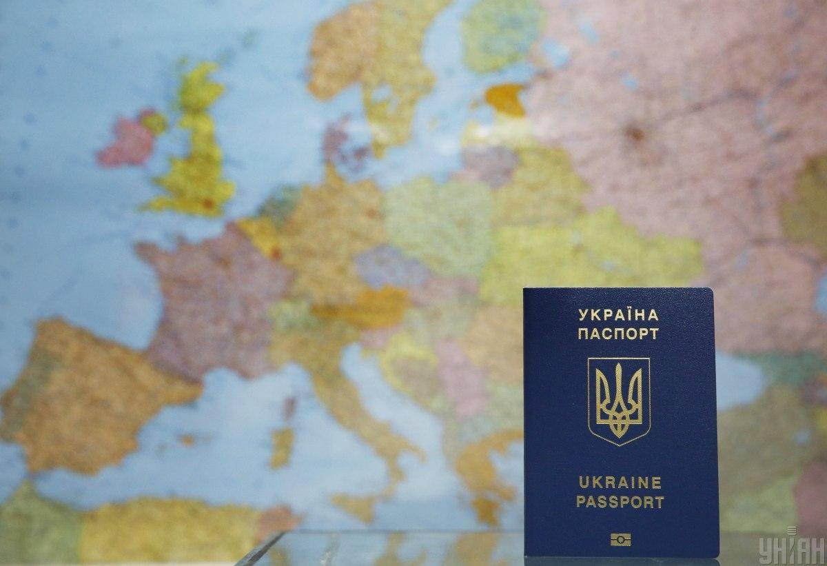У граждан могут отозвать справку о постановке на учет ВПЛ / фото УНИАН У граждан могут отозвать справку о постановке на учет ВПЛ / фото УНИАН