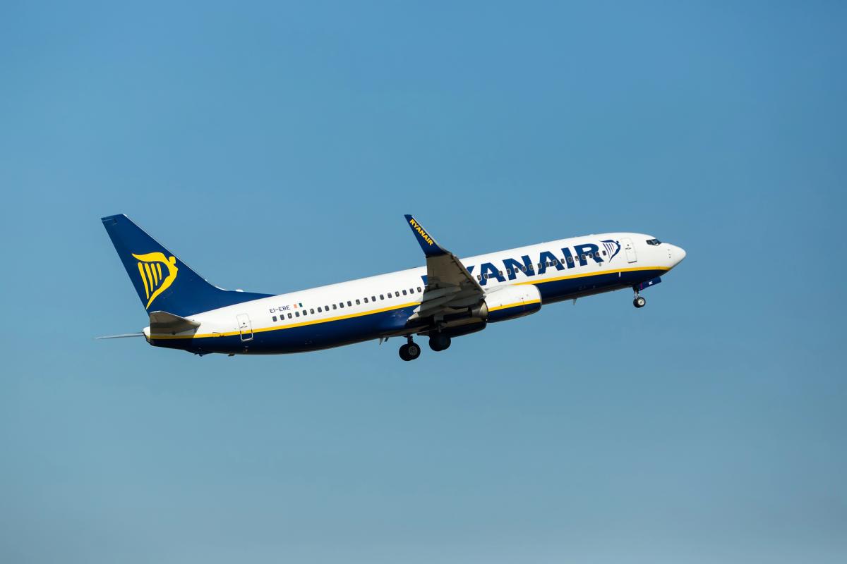 Пілот літака Ryanair знепритомнів під час польоту до Португалії / фото ua.depositphotos.com