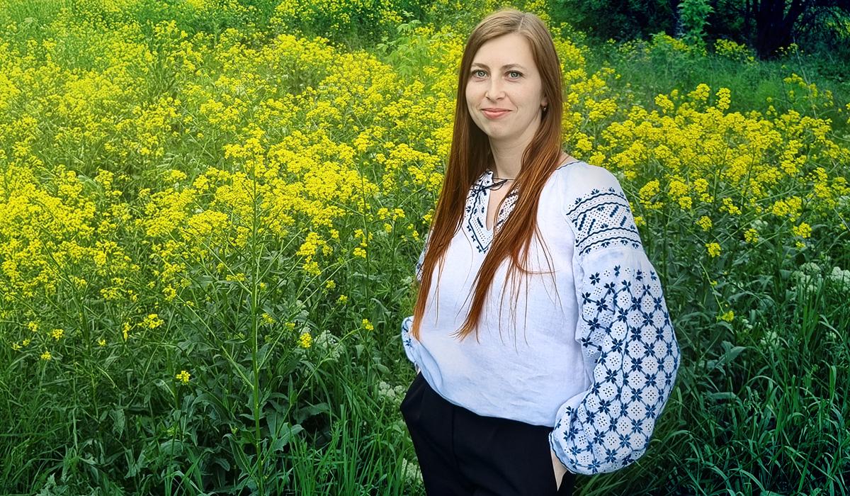 Співробітниця БаДМ Руслана у створеній власноруч вишиванці Співробітниця БаДМ Руслана у створеній власноруч вишиванці
