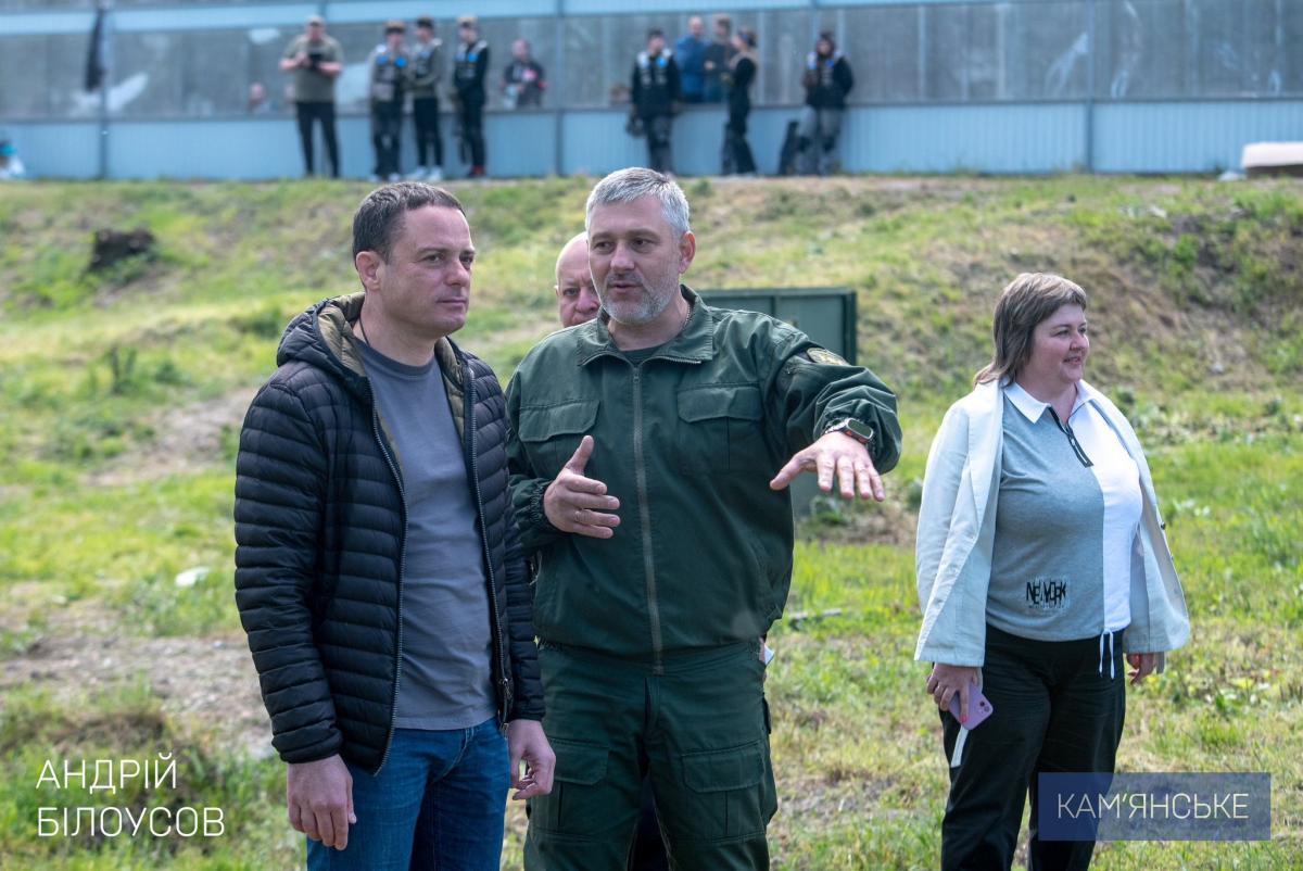 Kamiansky Mayor showed a landfill location where children are taught to shoot Kamiansky Mayor showed a landfill location where children are taught to shoot