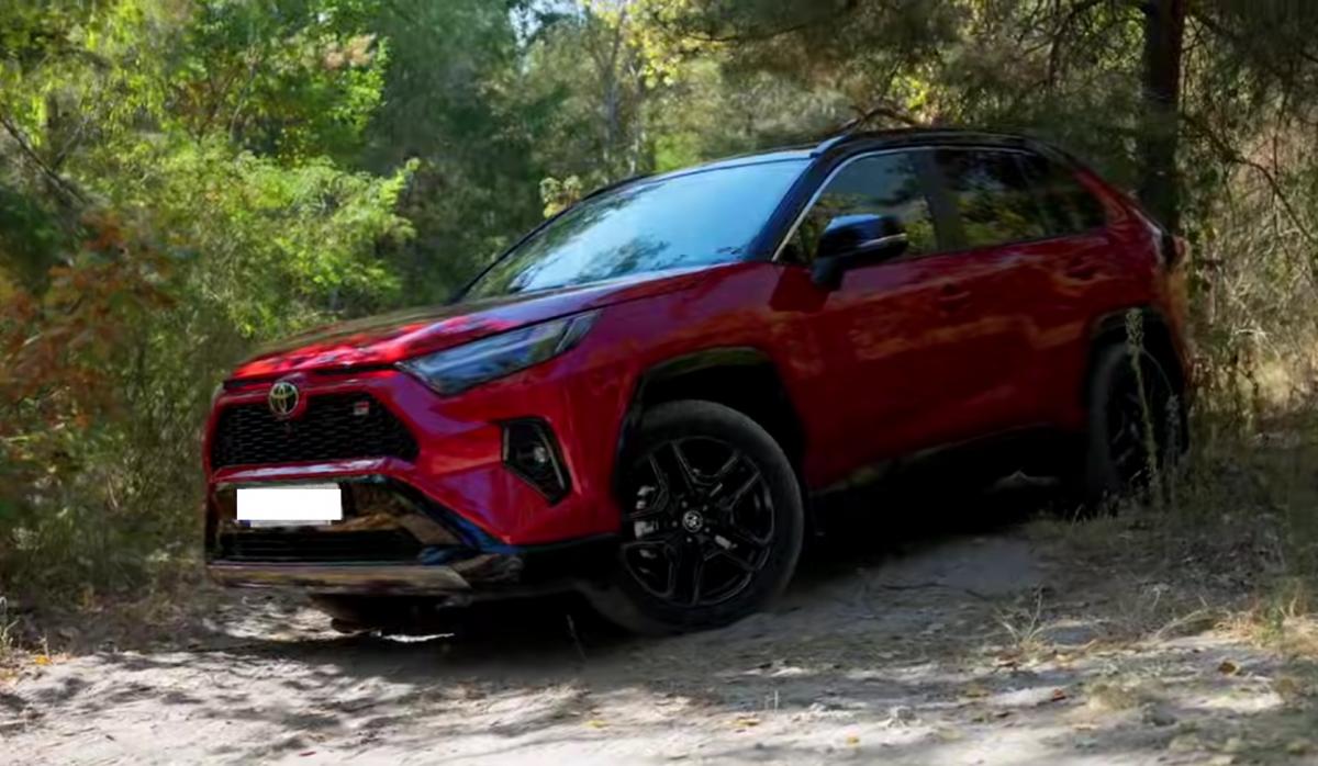 Среди новых авто самым популярным остается кроссовер Toyota RAV4 / скриншот Среди новых авто самым популярным остается кроссовер Toyota RAV4 / скриншот