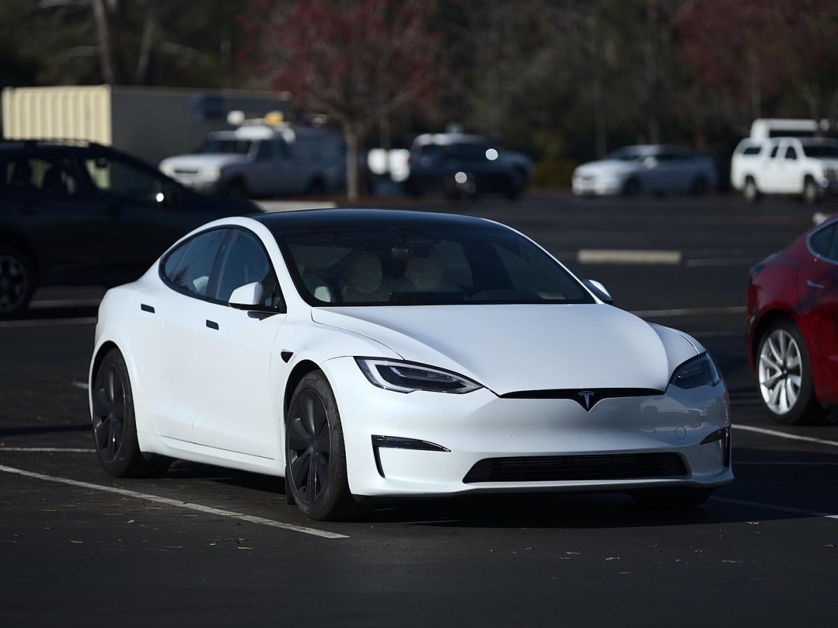 Діва - Tesla Model S / фото Вікіпедія Діва - Tesla Model S / фото Вікіпедія