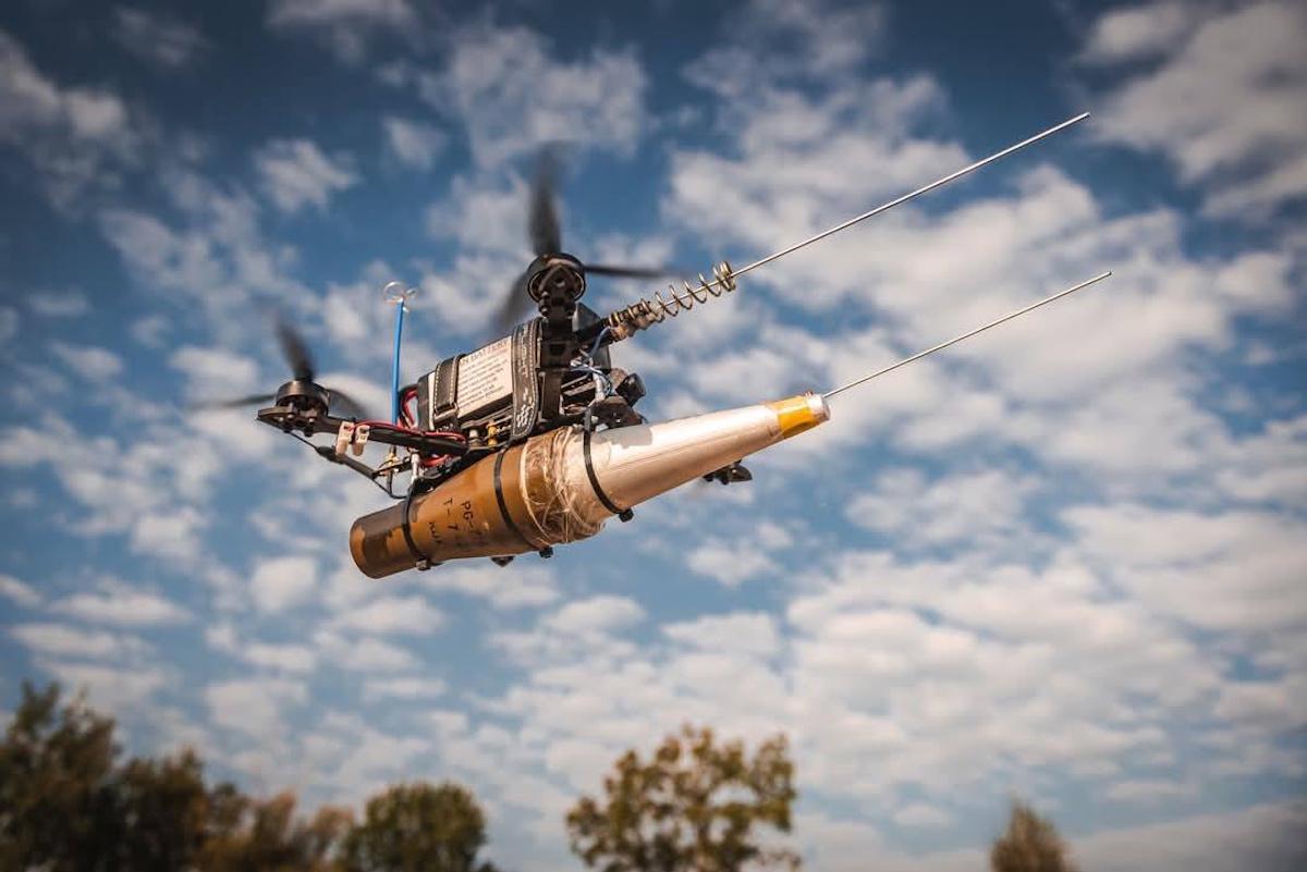 'Ми втомились': українські військові рятуються від дронів рибальськими сітками, - CNN 'Ми втомились': українські військові рятуються від дронів рибальськими сітками, - CNN