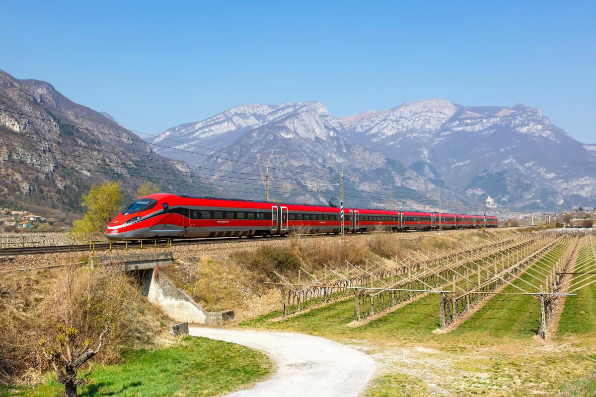 Высокоскоростные поезда Frecciarossa соединят Италию с Германией / фото ua.depositphotos.com Высокоскоростные поезда Frecciarossa соединят Италию с Германией / фото ua.depositphotos.com