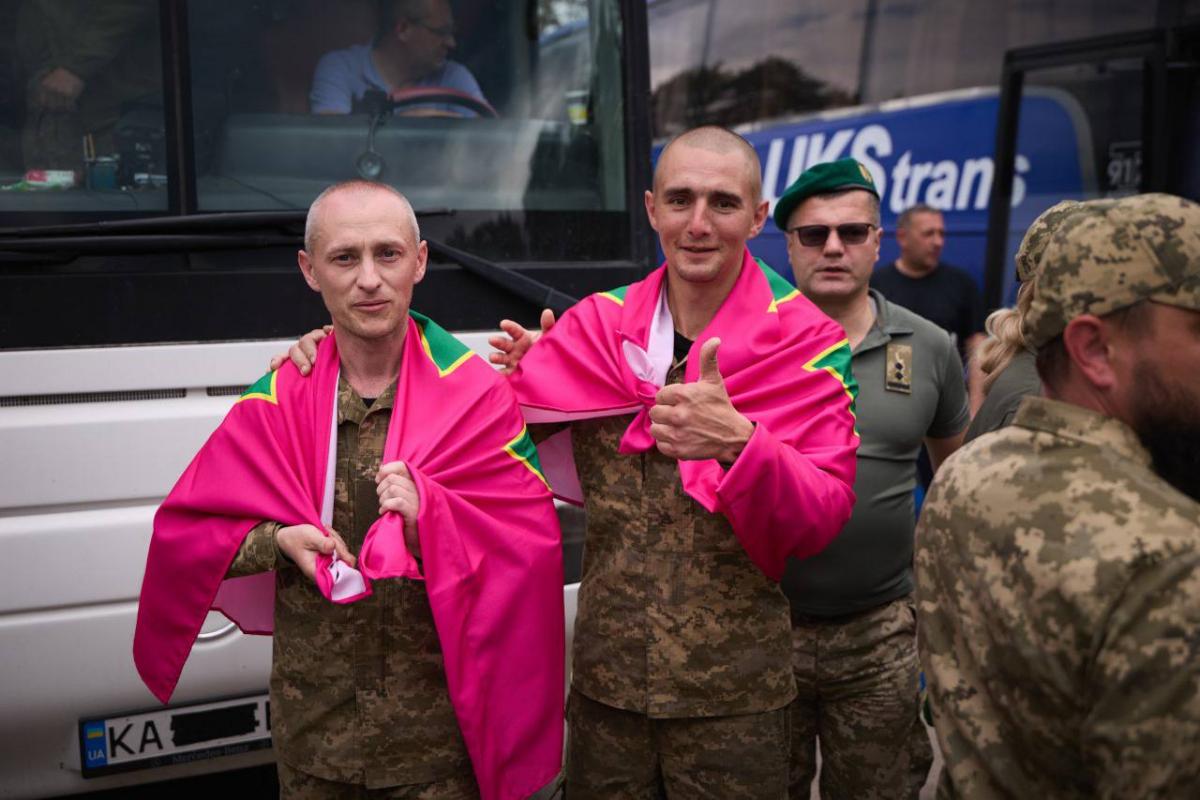 В Украину вернули еще 307 защитников / фото телеграм-канал Зеленского В Украину вернули еще 307 защитников / фото телеграм-канал Зеленского