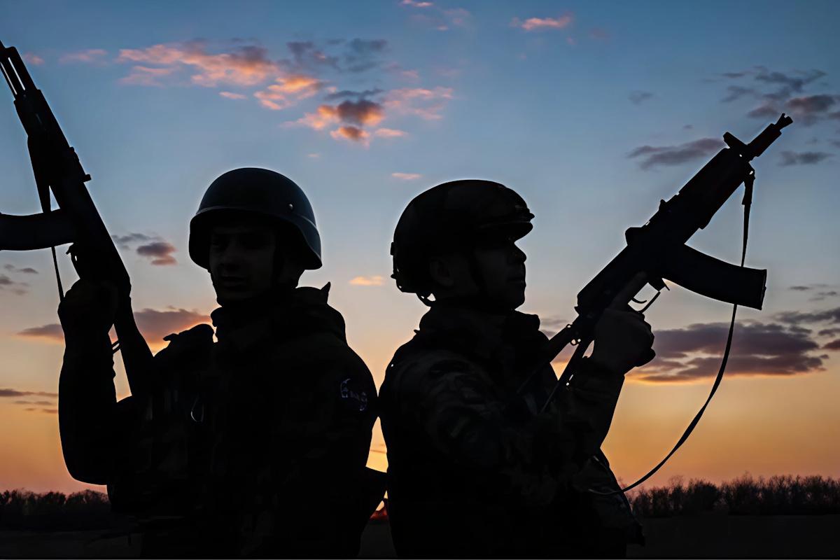 Лучший навык бойца сегодня - умение быть едва заметной тенью / фото facebook.com/GeneralStaff.ua Лучший навык бойца сегодня - умение быть едва заметной тенью / фото facebook.com/GeneralStaff.ua