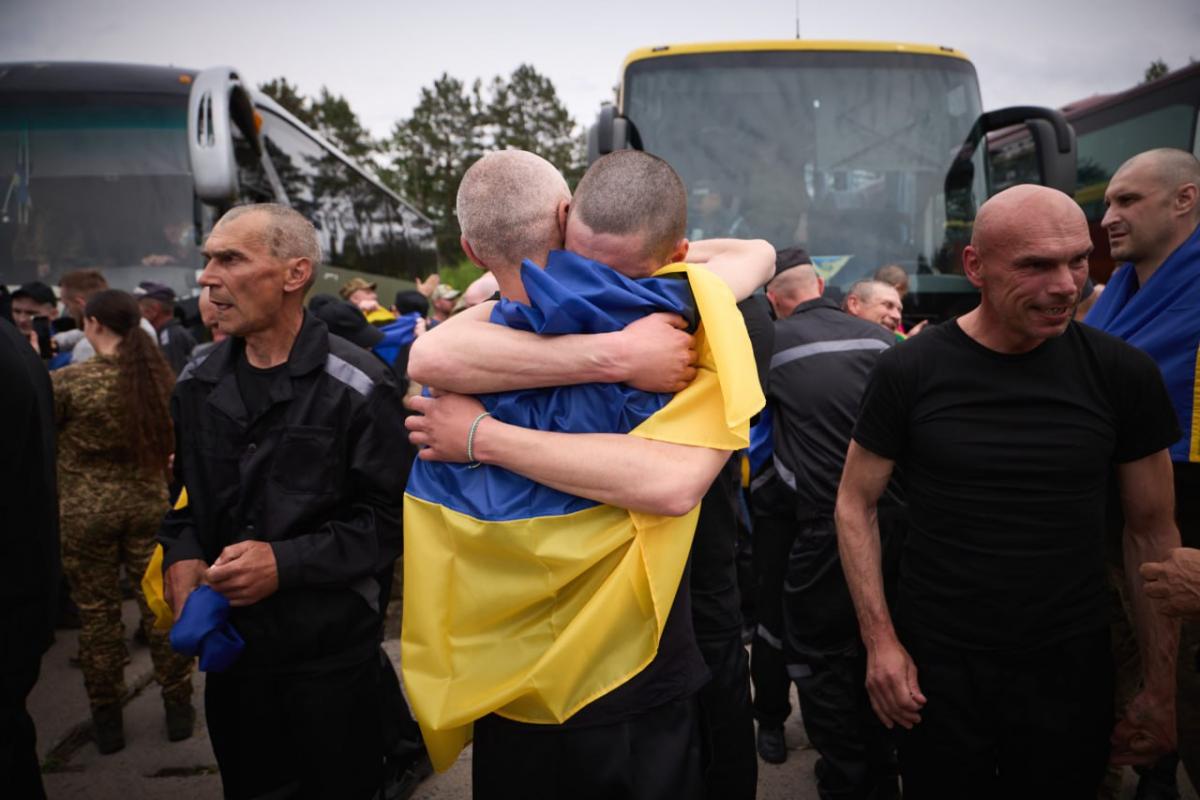 Украина вернула домой 303 защитников / фото t.me/V_Zelenskiy_official Украина вернула домой 303 защитников / фото t.me/V_Zelenskiy_official