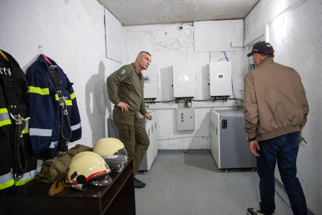 У Києві відновили ще одну багатоповерхівку після обстрілів, ще у 12 тривають ремонтні роботи, - Кличко У Києві відновили ще одну багатоповерхівку після обстрілів, ще у 12 тривають ремонтні роботи, - Кличко