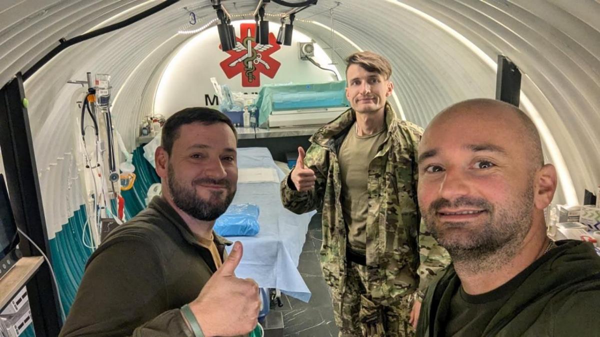 Передове хірургічне відділення більш-менш схоже на лікарню, каже військовий хірург / фото надане Євгенієм Антонюком Передове хірургічне відділення більш-менш схоже на лікарню, каже військовий хірург / фото надане Євгенієм Антонюком