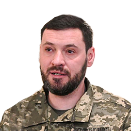  10-15 тяжелораненых, около 60 - средней тяжести, с легкими ранениями - сколько будет", - военный хирург Евгений Антонюк