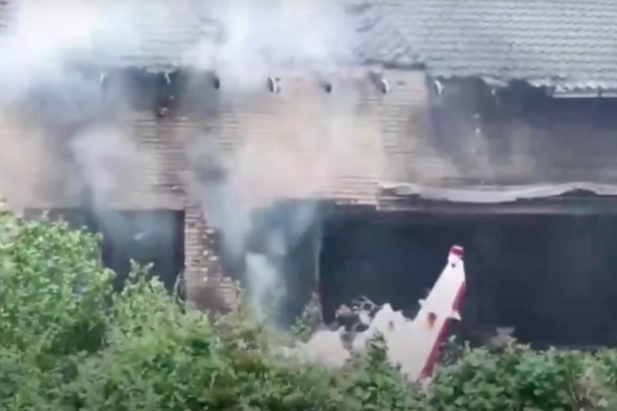 У Німеччині літак врізався в житловий будинок / кадр з відео У Німеччині літак врізався в житловий будинок / кадр з відео