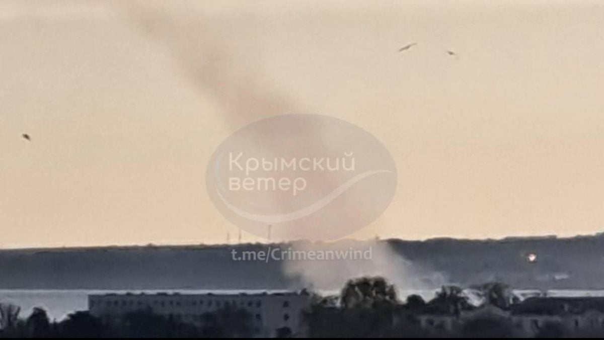В Крыму прогремели громкие взрывы: под атакой аэродромы, пылает склад боеприпасов