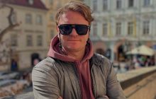 Известный украинский актер перенес операцию и теперь ходит на костылях