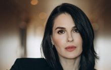 Ефросинина влюбила фанатов в новый трендовый образ: какова цена ее роскошного платья (фото)