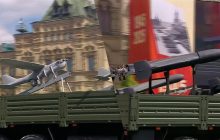 На параде в Москве россияне похвастались дронами, которыми они атакуют Украину