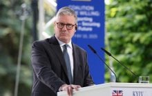 Британія працює над відновленням авіасполучення з Україною, - Стармер