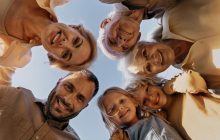 С Днем семьи 2025: открытки и слова благодарности родным