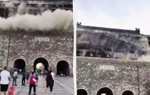 В Китае историческая башня рухнула на головы туристам (видео)