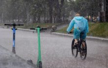 Киев накрыли дожди и грозы: синоптики объявили І уровень опасности